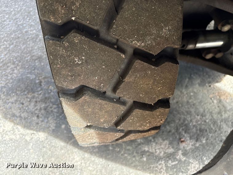 image for item EF1032 2012 Hyster 1000 forklift