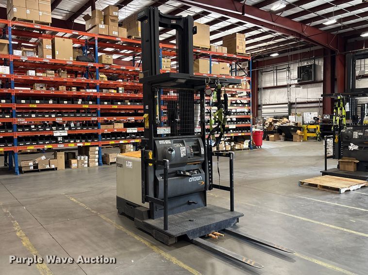 image for item EF1033 2019 Crown SP4050-30 order picker