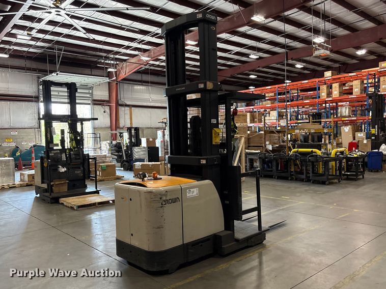 image for item EF1033 2019 Crown SP4050-30 order picker