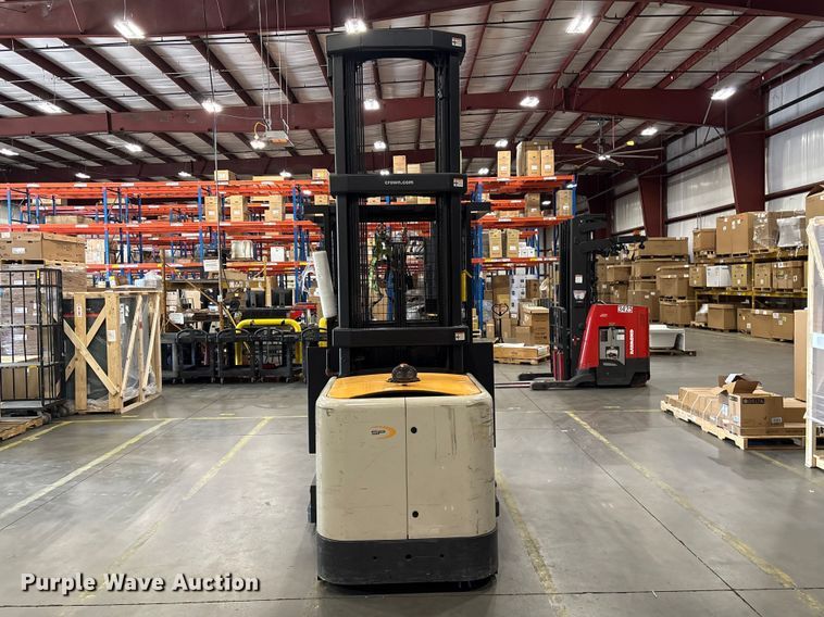 image for item EF1033 2019 Crown SP4050-30 order picker