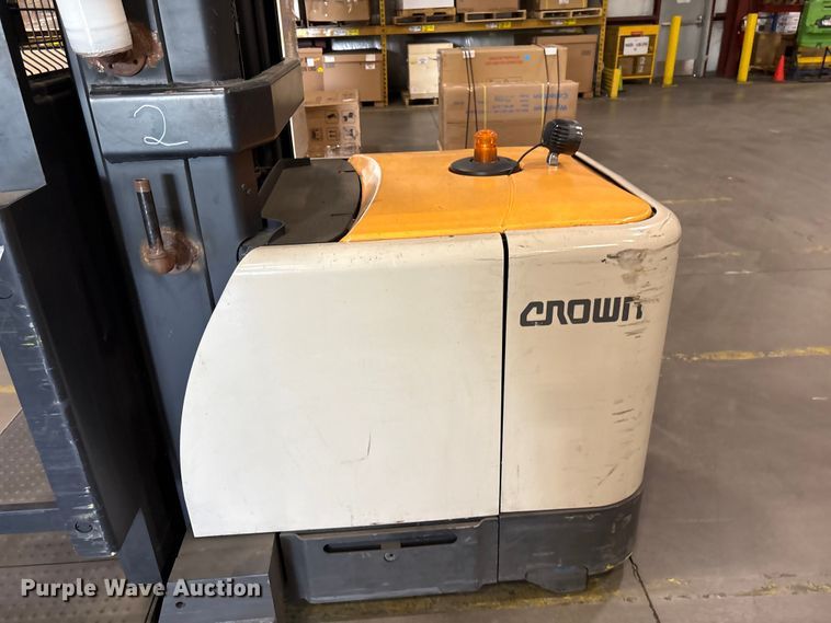 image for item EF1033 2019 Crown SP4050-30 order picker