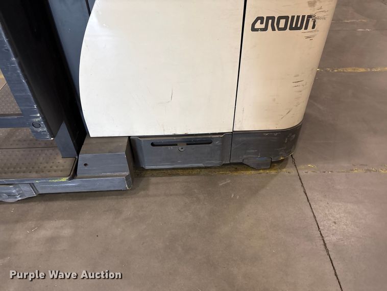 image for item EF1033 2019 Crown SP4050-30 order picker