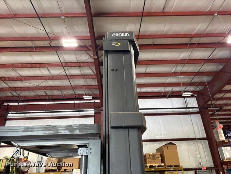 image for item EF1033 2019 Crown SP4050-30 order picker