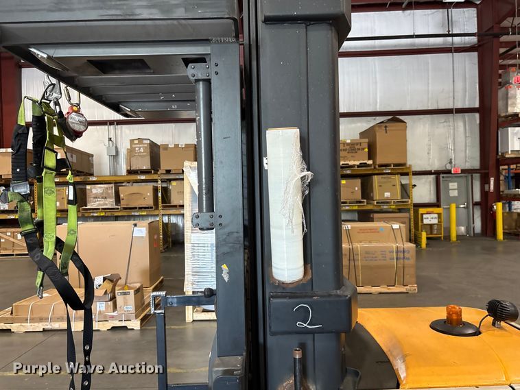 image for item EF1033 2019 Crown SP4050-30 order picker