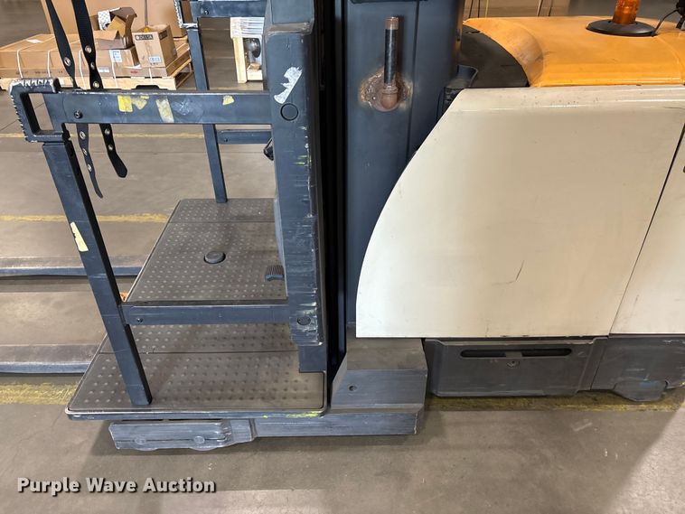 image for item EF1033 2019 Crown SP4050-30 order picker