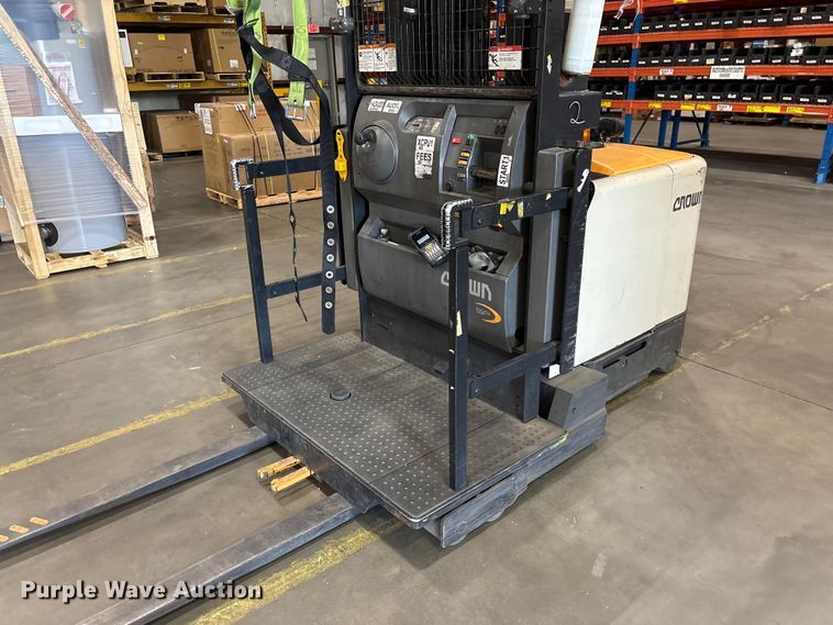 image for item EF1033 2019 Crown SP4050-30 order picker