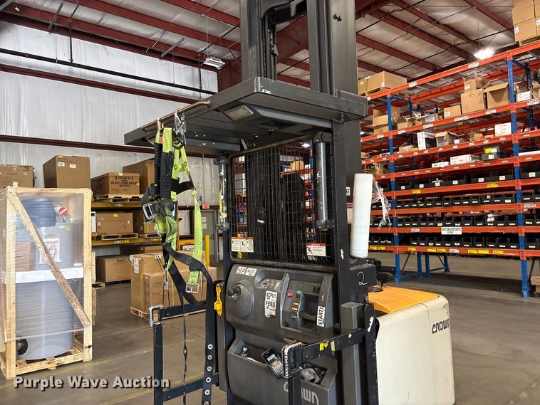 image for item EF1033 2019 Crown SP4050-30 order picker