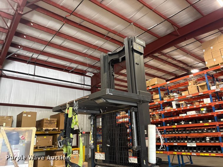 image for item EF1033 2019 Crown SP4050-30 order picker