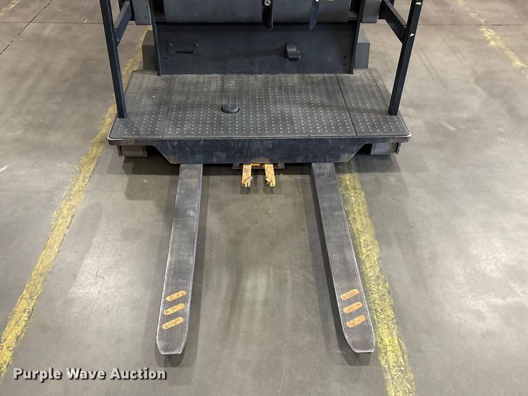 image for item EF1033 2019 Crown SP4050-30 order picker