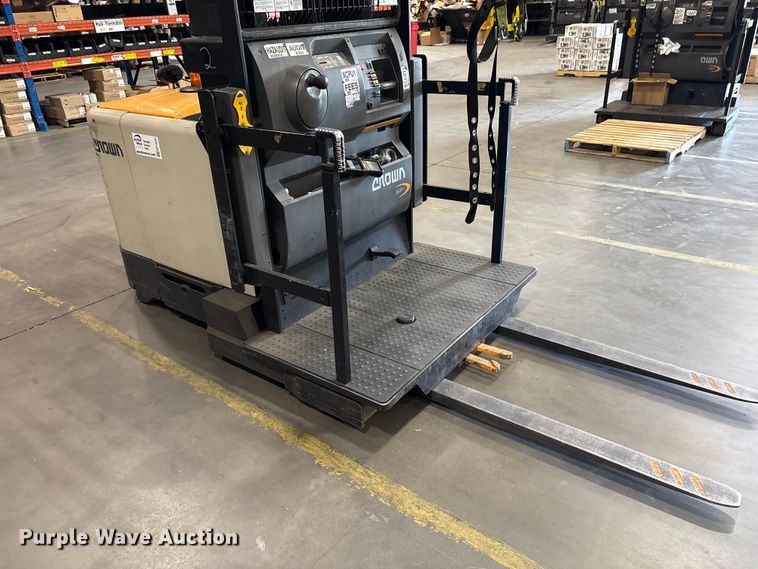 image for item EF1033 2019 Crown SP4050-30 order picker