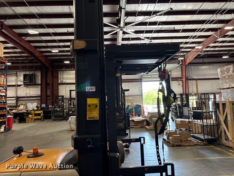 image for item EF1033 2019 Crown SP4050-30 order picker