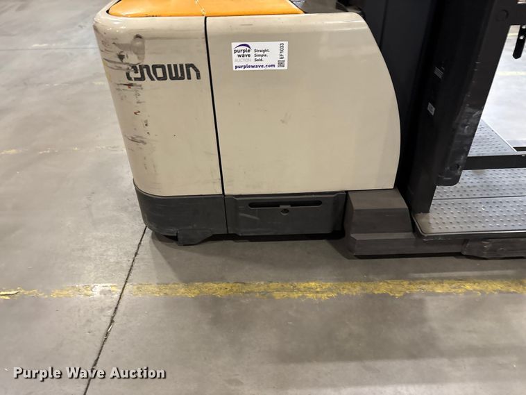 image for item EF1033 2019 Crown SP4050-30 order picker