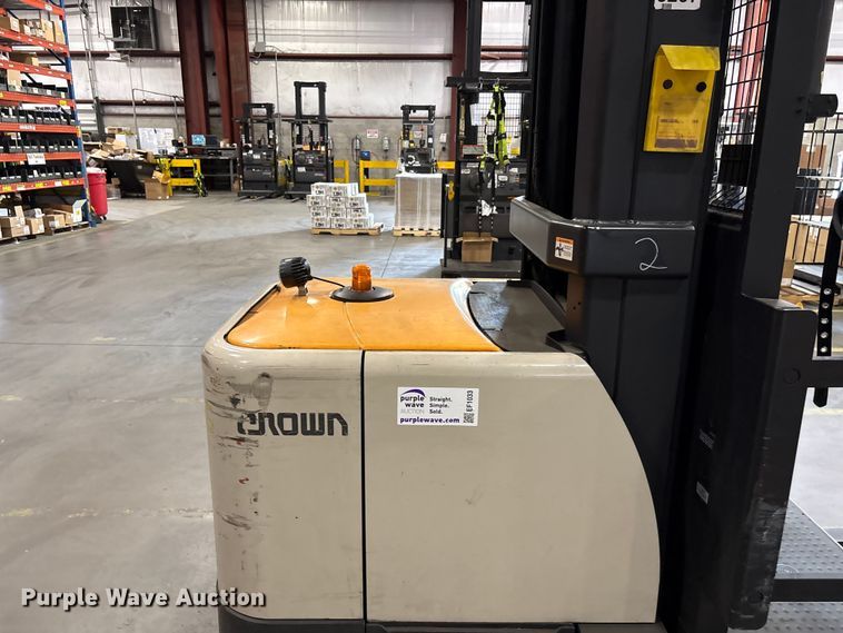 image for item EF1033 2019 Crown SP4050-30 order picker