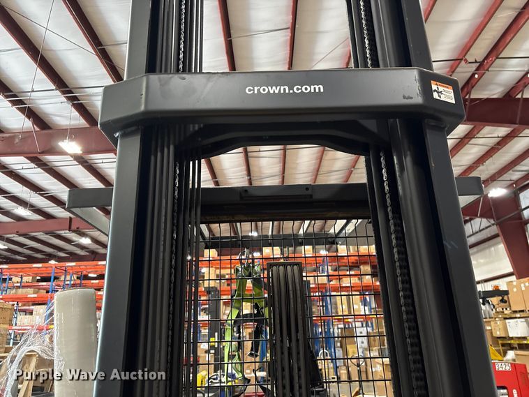 image for item EF1033 2019 Crown SP4050-30 order picker