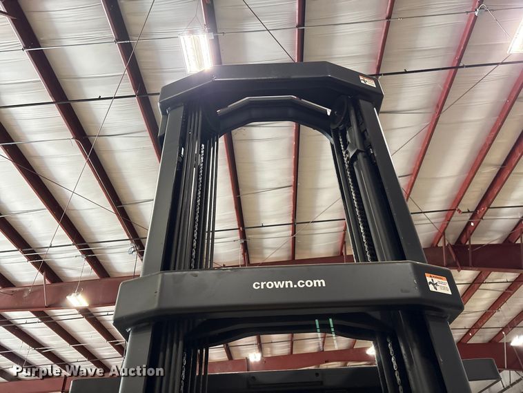 image for item EF1033 2019 Crown SP4050-30 order picker