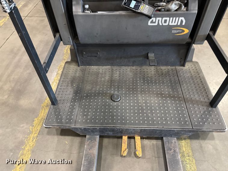 image for item EF1033 2019 Crown SP4050-30 order picker