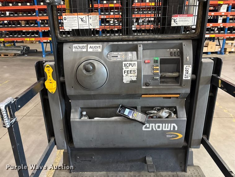 image for item EF1033 2019 Crown SP4050-30 order picker