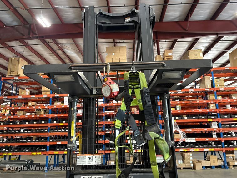 image for item EF1033 2019 Crown SP4050-30 order picker