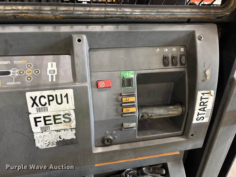 image for item EF1033 2019 Crown SP4050-30 order picker