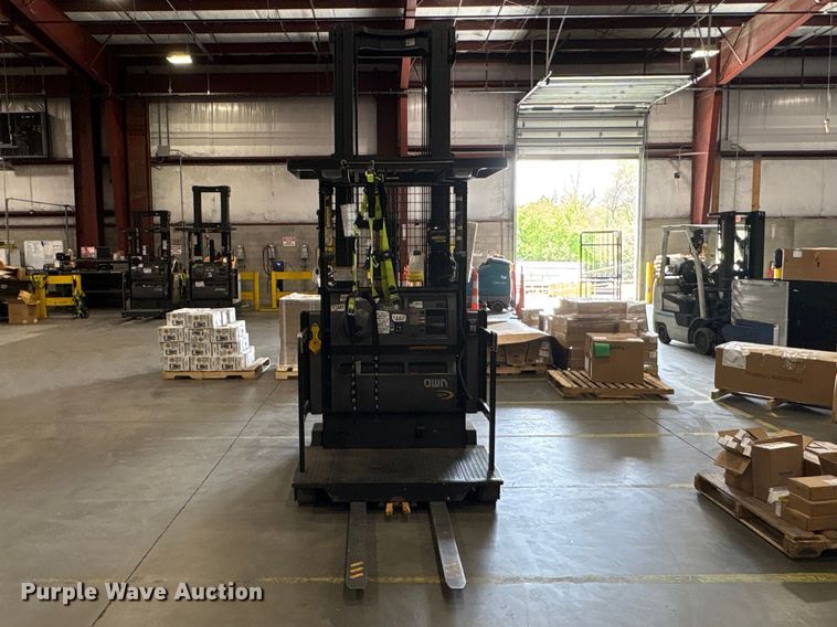 image for item EF1035 2017 Crown SP4050-30 order picker