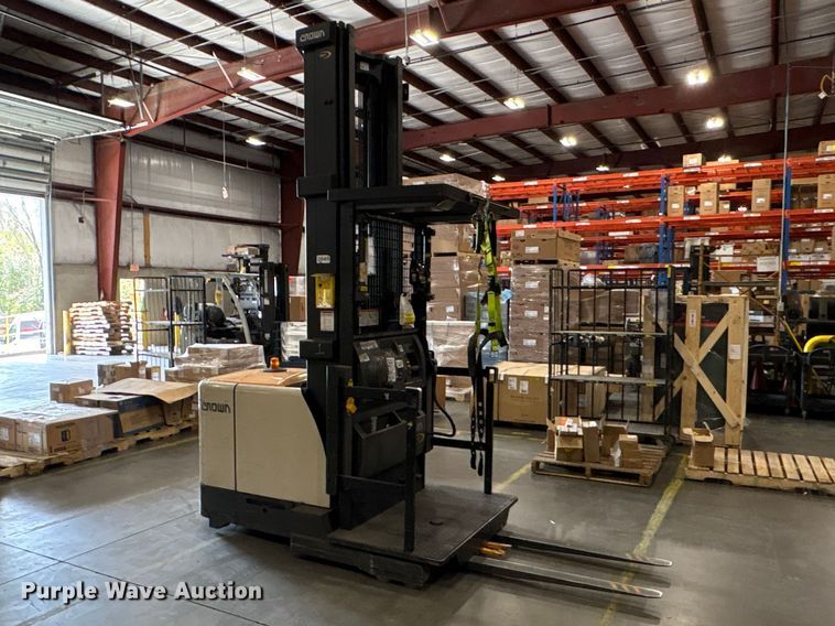 image for item EF1035 2017 Crown SP4050-30 order picker