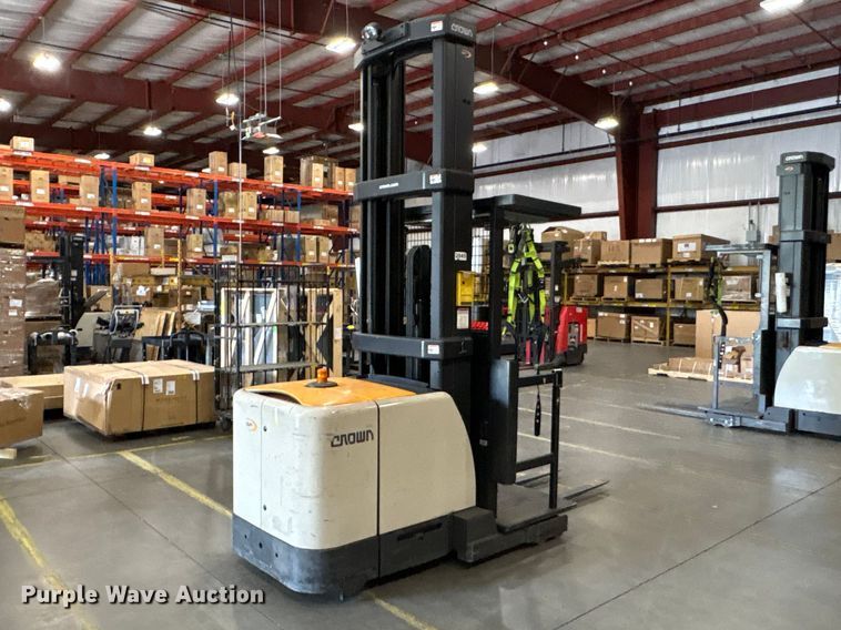 image for item EF1035 2017 Crown SP4050-30 order picker