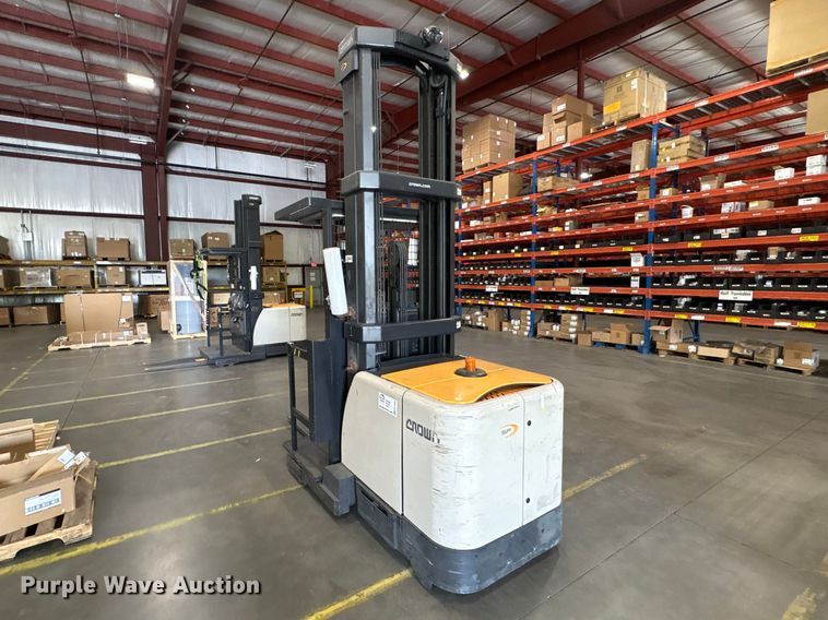 image for item EF1035 2017 Crown SP4050-30 order picker