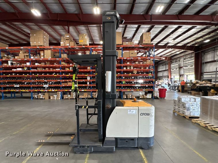 image for item EF1035 2017 Crown SP4050-30 order picker