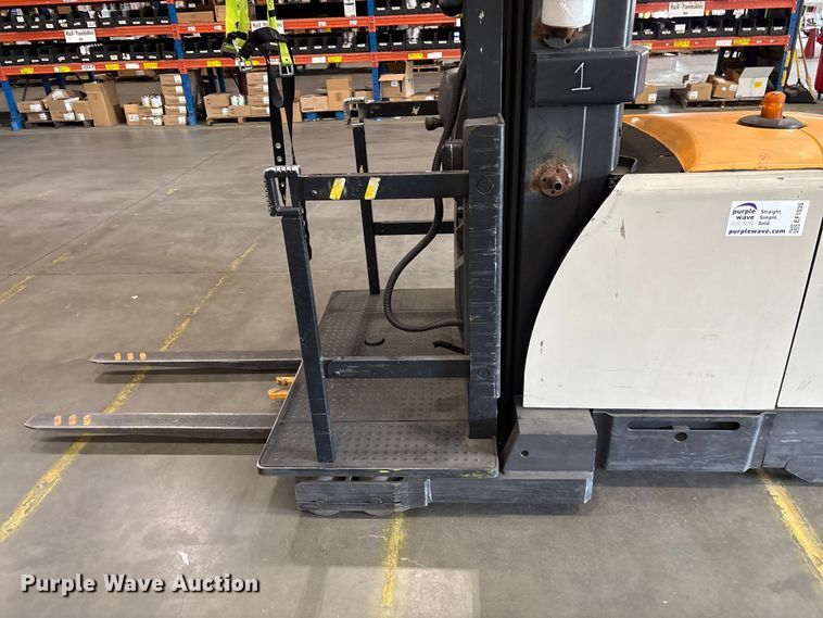 image for item EF1035 2017 Crown SP4050-30 order picker