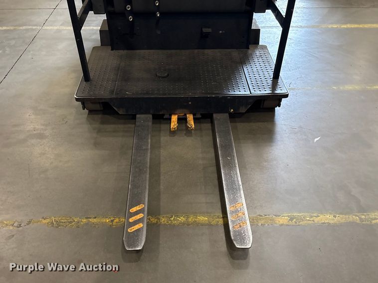 image for item EF1035 2017 Crown SP4050-30 order picker