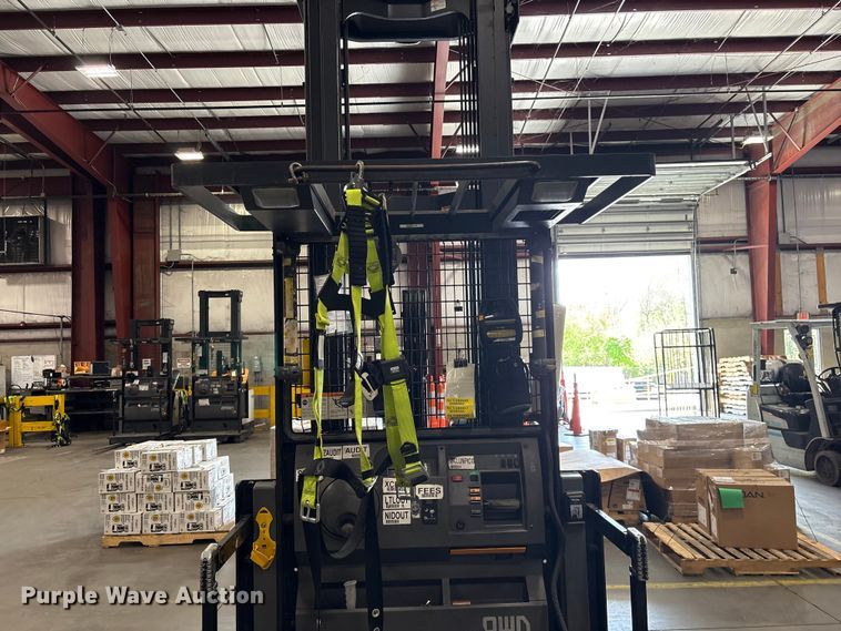 image for item EF1035 2017 Crown SP4050-30 order picker