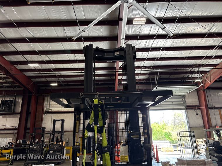 image for item EF1035 2017 Crown SP4050-30 order picker