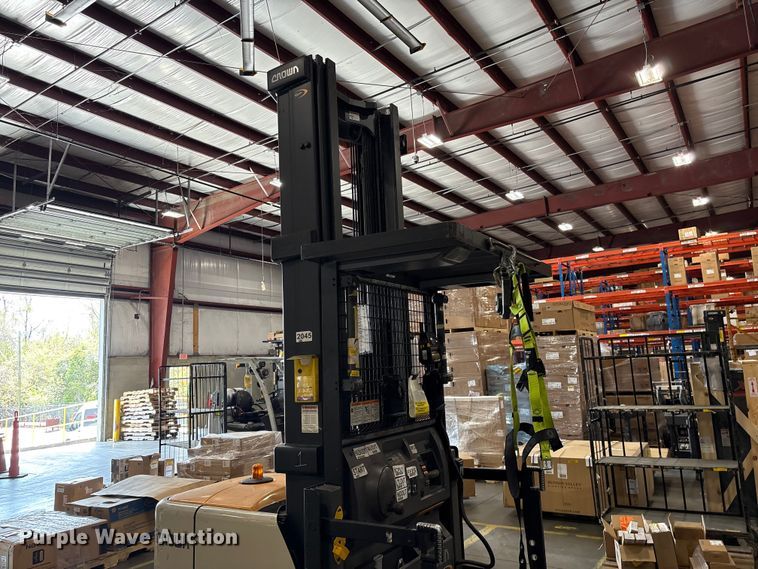 image for item EF1035 2017 Crown SP4050-30 order picker