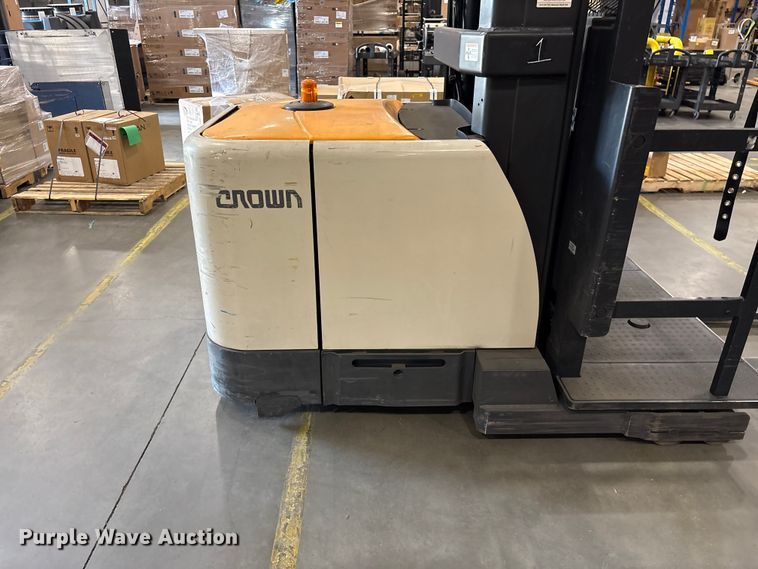 image for item EF1035 2017 Crown SP4050-30 order picker