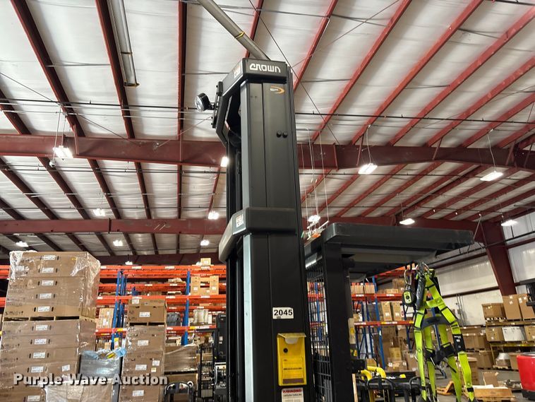 image for item EF1035 2017 Crown SP4050-30 order picker