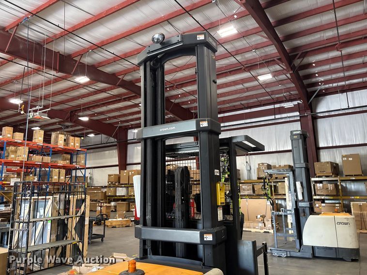 image for item EF1035 2017 Crown SP4050-30 order picker