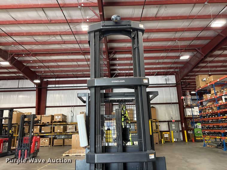 image for item EF1035 2017 Crown SP4050-30 order picker