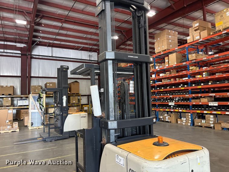 image for item EF1035 2017 Crown SP4050-30 order picker