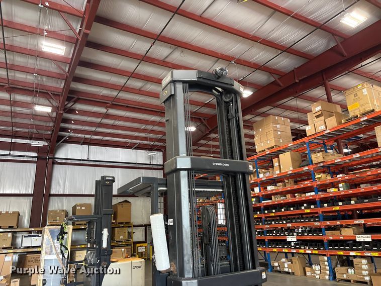 image for item EF1035 2017 Crown SP4050-30 order picker