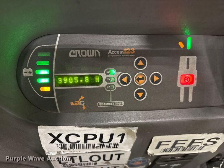 image for item EF1035 2017 Crown SP4050-30 order picker