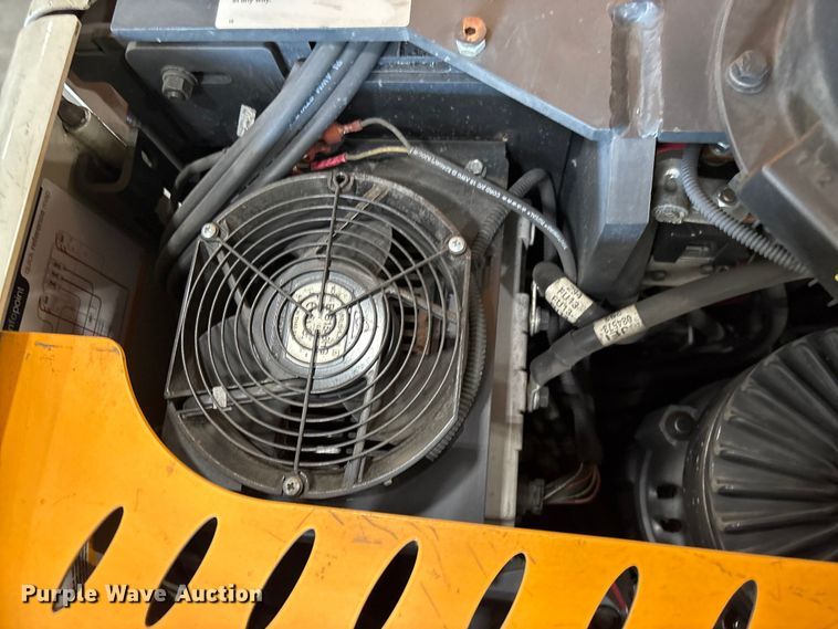 image for item EF1035 2017 Crown SP4050-30 order picker