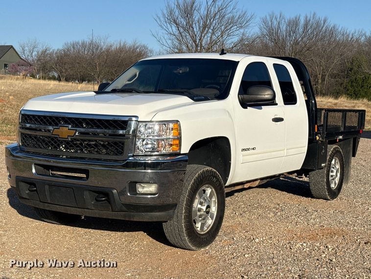 image for item EG1669 2013 Chevrolet Silverado 2500HD Ext. Cab flatbed pickup truck