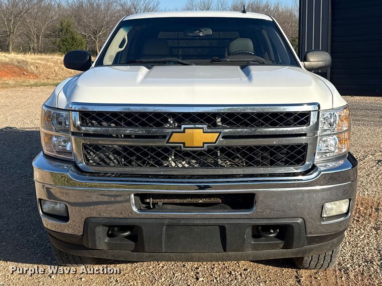 image for item EG1669 2013 Chevrolet Silverado 2500HD Ext. Cab flatbed pickup truck