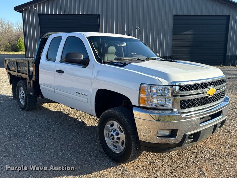 image for item EG1669 2013 Chevrolet Silverado 2500HD Ext. Cab flatbed pickup truck