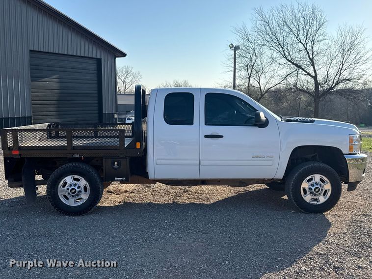 image for item EG1669 2013 Chevrolet Silverado 2500HD Ext. Cab flatbed pickup truck
