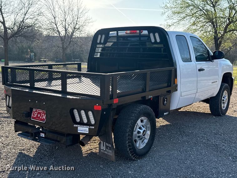 image for item EG1669 2013 Chevrolet Silverado 2500HD Ext. Cab flatbed pickup truck