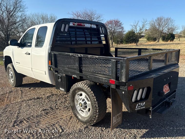 image for item EG1669 2013 Chevrolet Silverado 2500HD Ext. Cab flatbed pickup truck