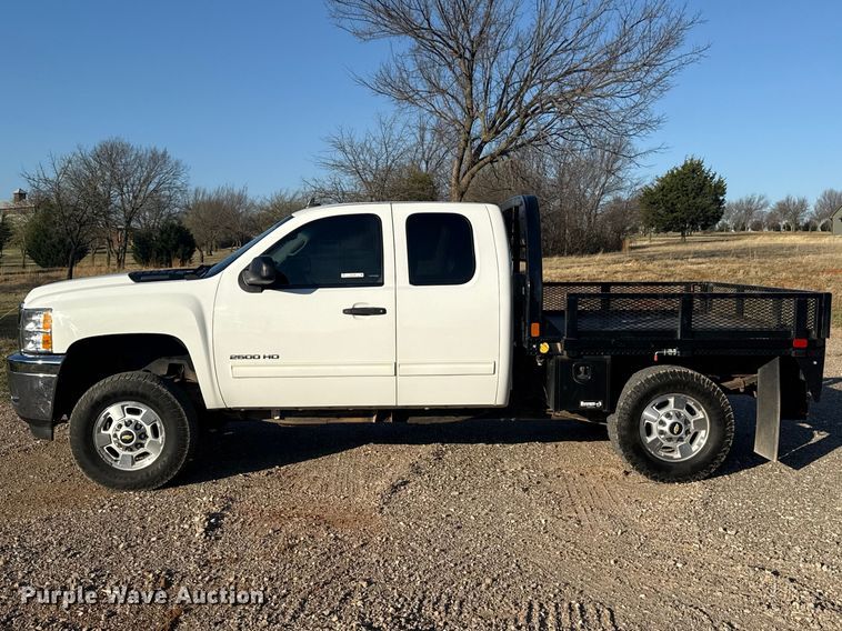 image for item EG1669 2013 Chevrolet Silverado 2500HD Ext. Cab flatbed pickup truck