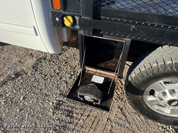 image for item EG1669 2013 Chevrolet Silverado 2500HD Ext. Cab flatbed pickup truck