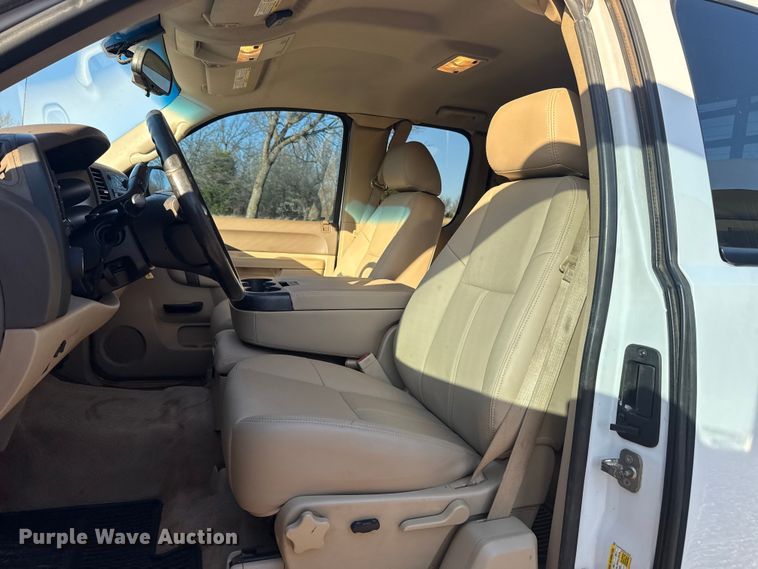 image for item EG1669 2013 Chevrolet Silverado 2500HD Ext. Cab flatbed pickup truck